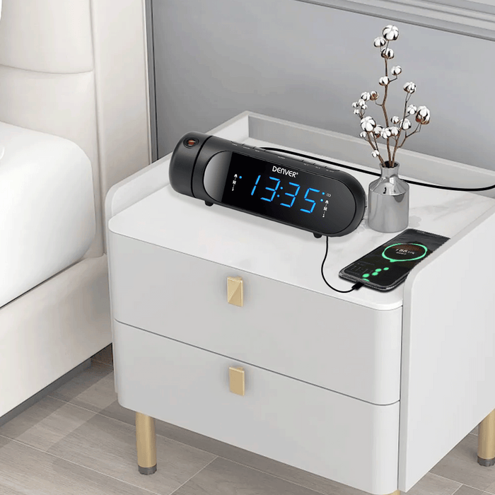 Denver Wekkerradio met Projectie - Opladen via USB - Digitale Wekker - FM Radio - Dubbel Alarm - CPR700