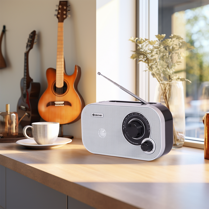 Denver FM Radio Retro - Noodradio / Noodpakket - Werkt op batterij of netstroom - Keukenradio - Draagbare Radio - TR51